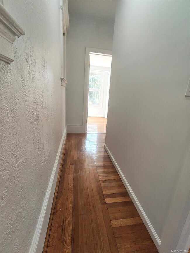Building Photo - 162-15 85th Ave