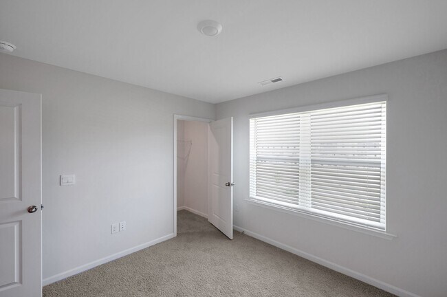 Building Photo - 114 Holmes Corner Dr