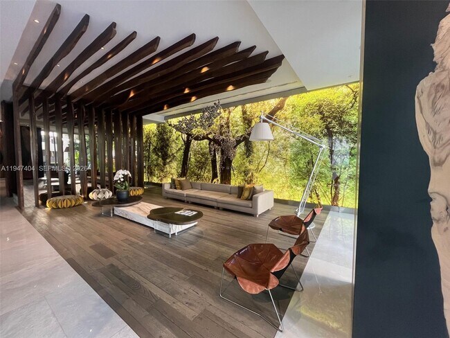 Building Photo - 1010 Brickell Ave