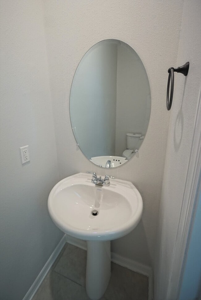 Building Photo - 3 bedroom, 2.5 bath, 2 car garage Home in ...