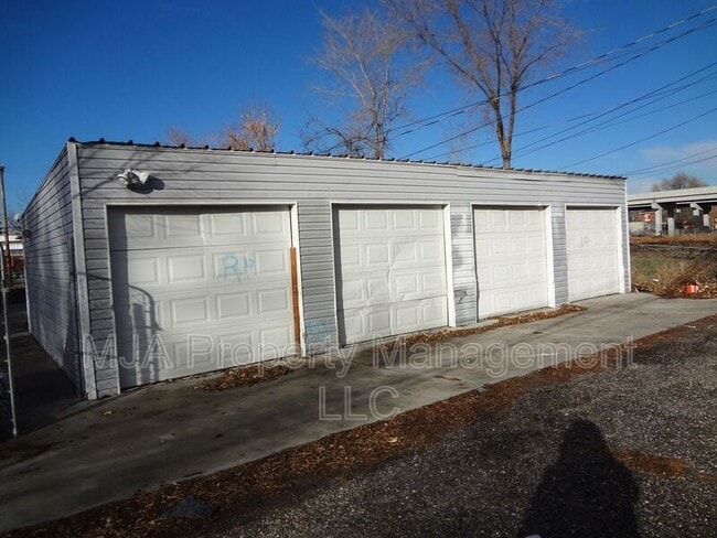 Building Photo - 1043 S 200 W