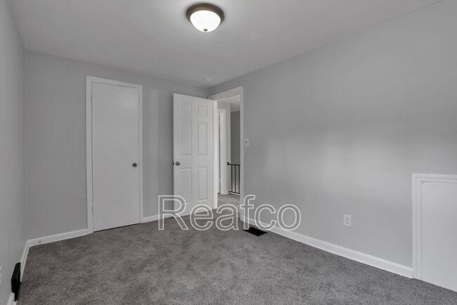 Building Photo - 900 Racine Ave