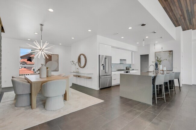 Building Photo - 905 Bay Point Dr