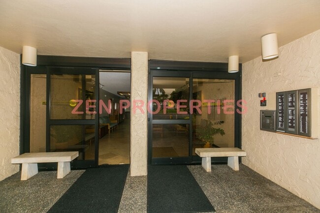 Building Photo - 2 bedroom, 2 bath & 1 parking for rent at Royal Court