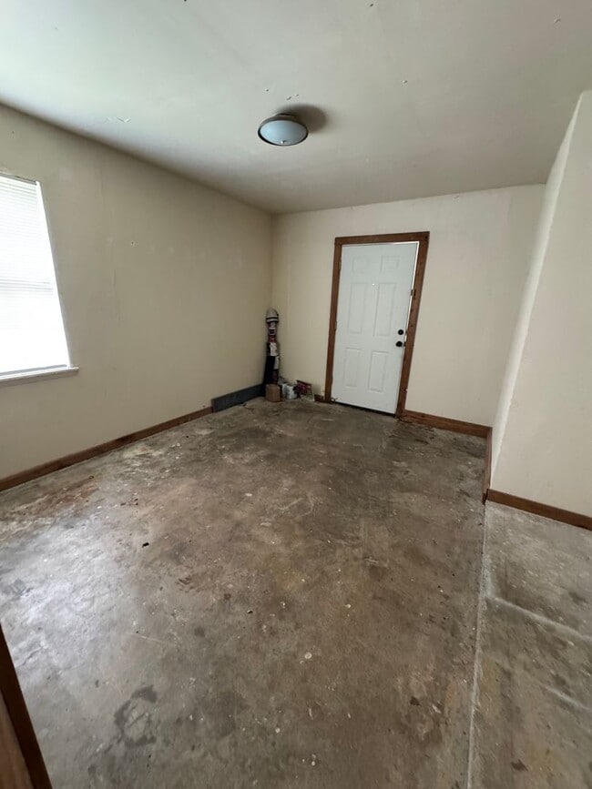 Building Photo - 3/1.5 Brick Home in West Lampasas