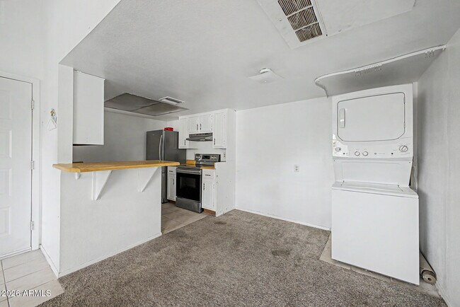 Building Photo - 461 W Holmes Ave