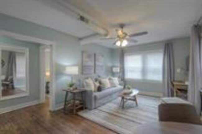 Building Photo - 722 W 37th St