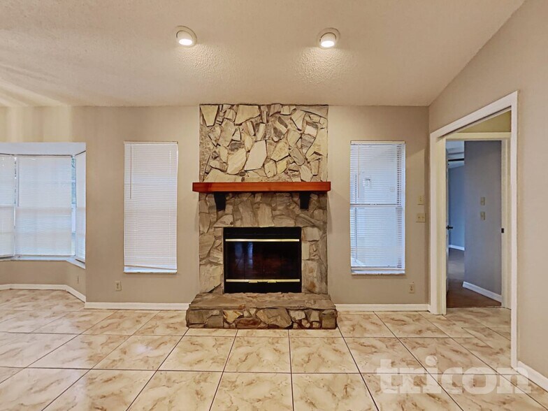 Building Photo - 14638 Coronado Dr