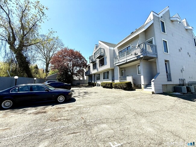 Building Photo - 105 Tremont Ave