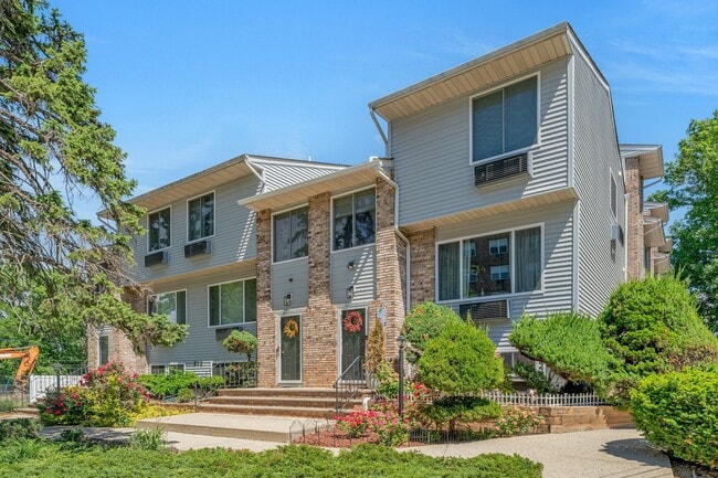 Building Photo - 228 Johnson