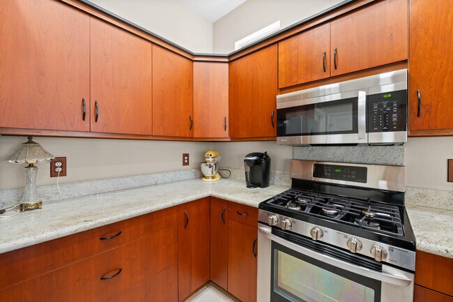 Building Photo - 38537 Fallbrook Ave