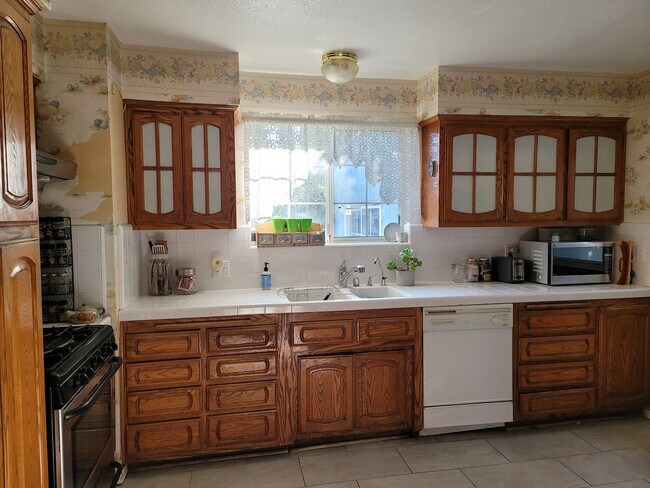 Building Photo - Room Rental Glendora
