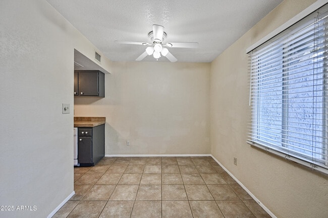 Building Photo - 5406 W Sheena Dr