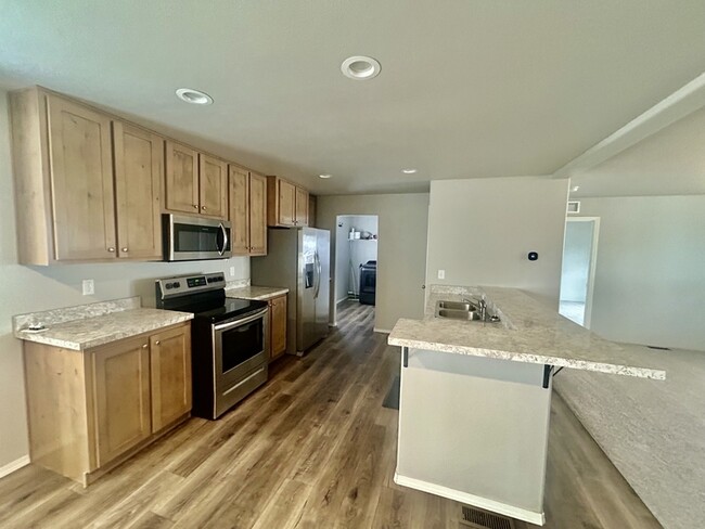 Building Photo - 8446 Sunrise Way