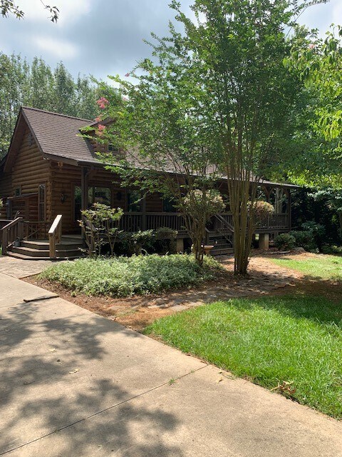 Building Photo - 129 Player Ln