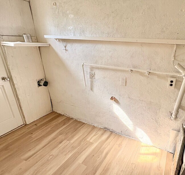 Building Photo - 2 WEEKS FREE RENT January Special