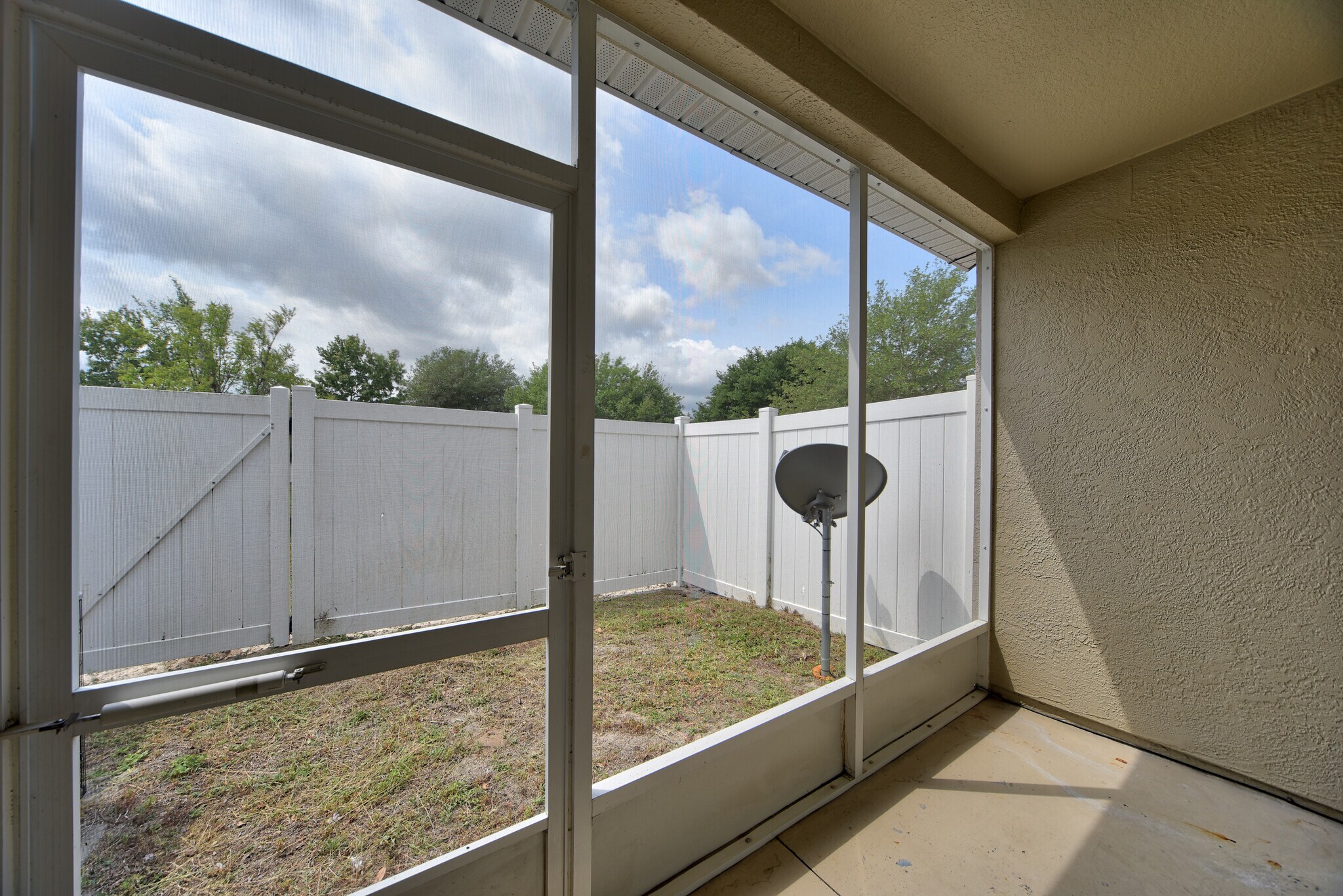 Building Photo - 4490 SW 49th Ave