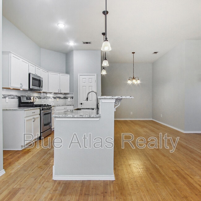 Building Photo - 542 Hickory Ln