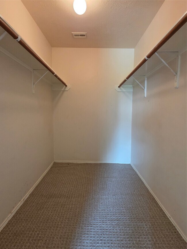 Building Photo - 16106 Darwood Ct