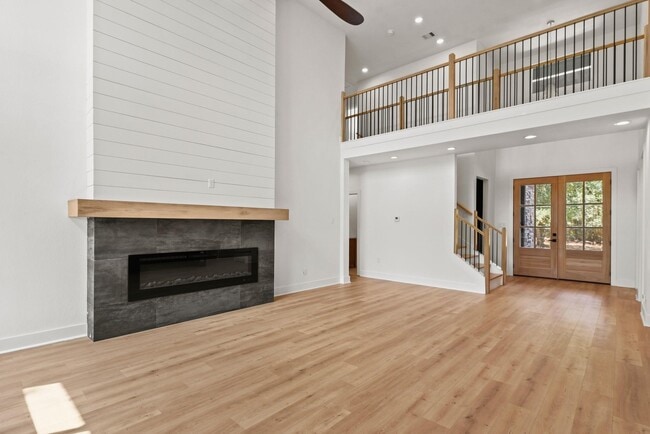 Building Photo - 17068 Lively Rd