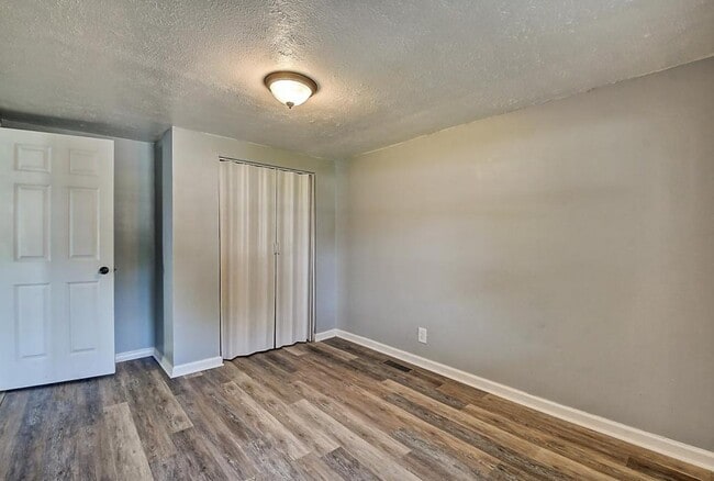 Building Photo - 2999 Clover Dr
