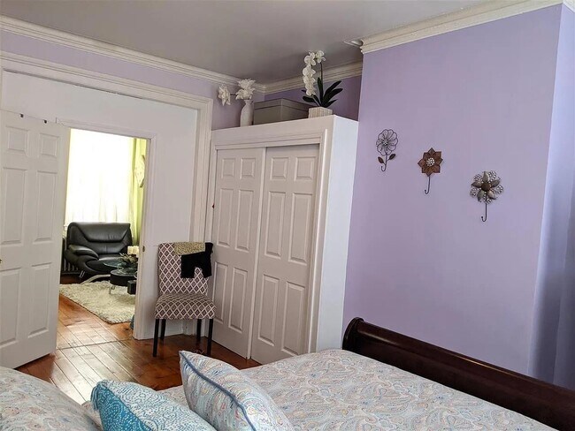 Building Photo - 41 Hutton St