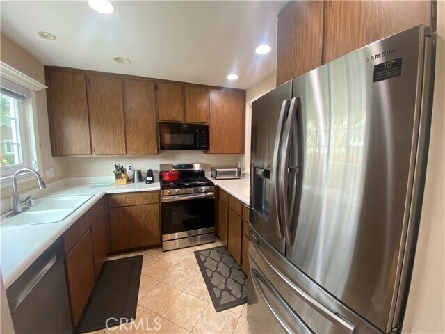 Building Photo - 73 Thicket