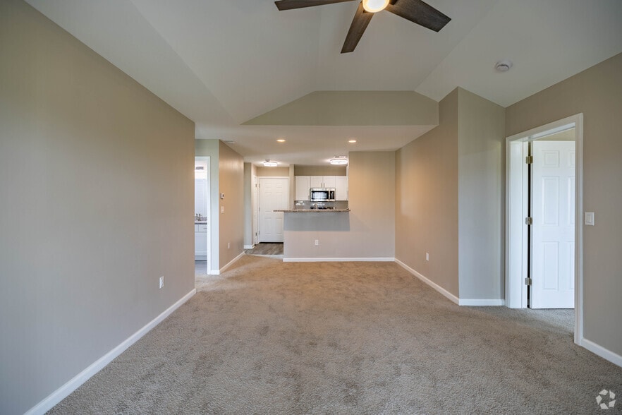 Union Station - Living Room 3BR, 2BA - 1209SF - Union Station