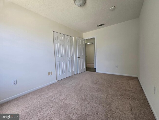 Building Photo - 23 Lordship Ln