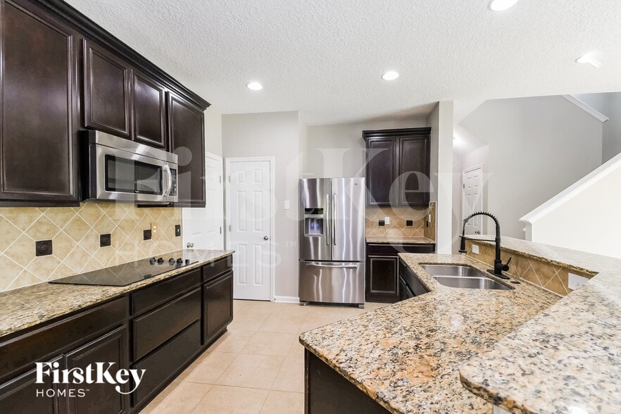 Building Photo - 4500 Oak Moss Loop