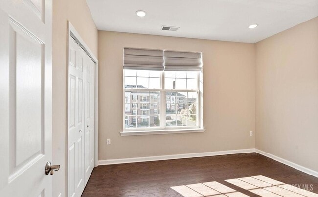 Building Photo - 944 Halifax Pl