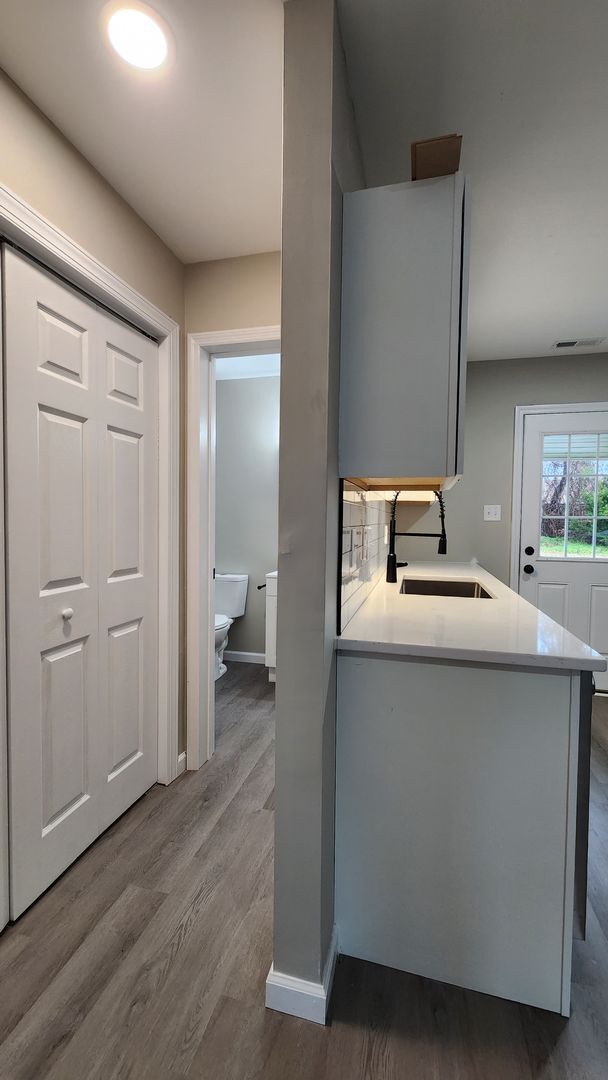 Building Photo - Beautiful, newly renovated 2 bedroom townh...