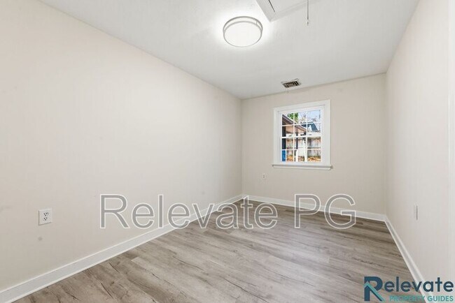 Building Photo - 6805 Lakeshore Dr