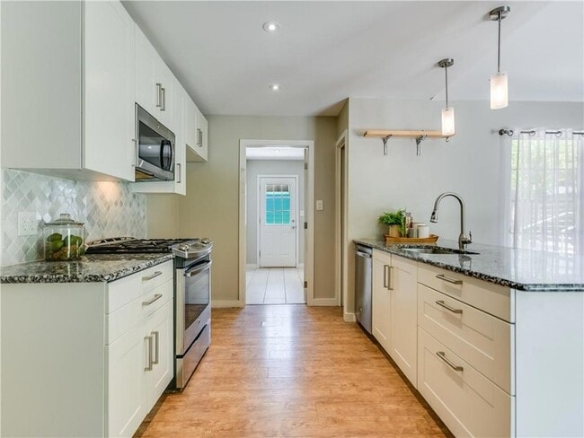 Building Photo - 5213 Gladstone Dr