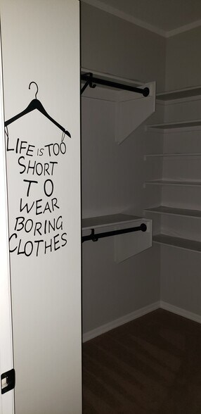 Large walk-in closet off of master bathroom - 280 E Indigo Dr