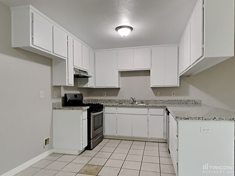 Building Photo - 601 Jeelu Way