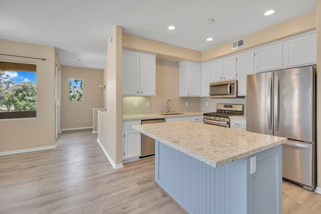 Building Photo - 3183 Dehesa Rd