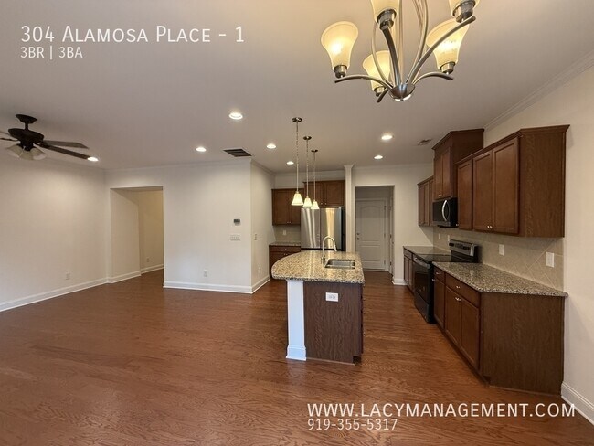 Building Photo - 304 Alamosa Pl
