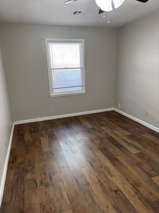 Building Photo - 211 S Choctaw