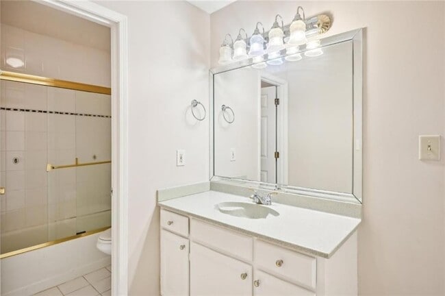 Building Photo - 2303 Pine Heights Dr NE