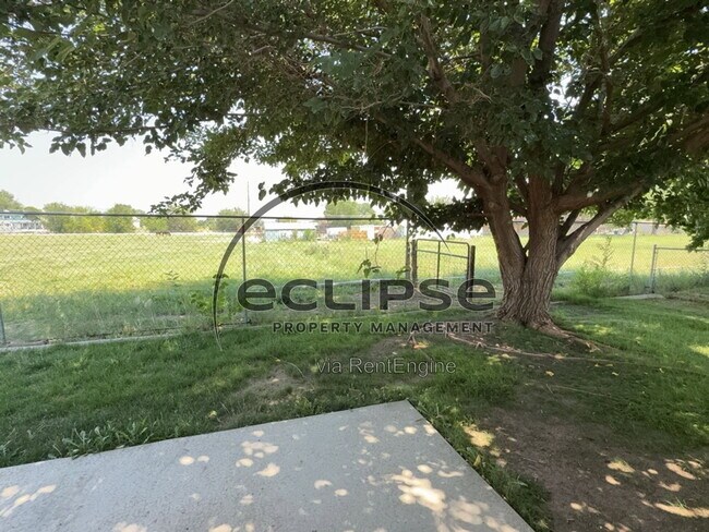 Building Photo - 560 Huntington Point Ln