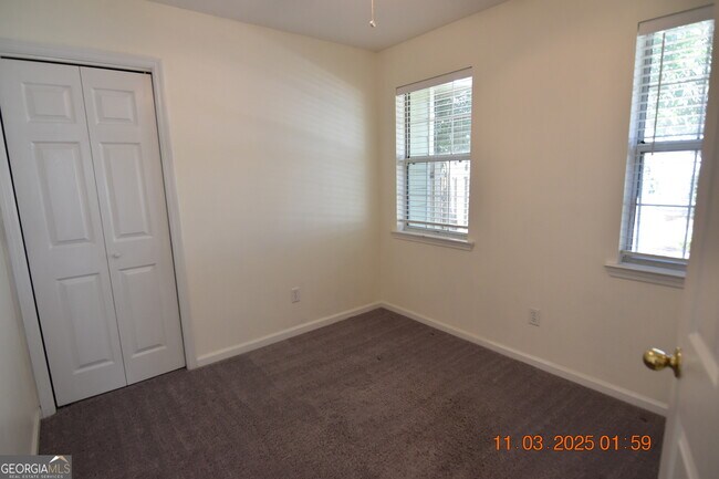 Building Photo - 202 Hallowes Dr S