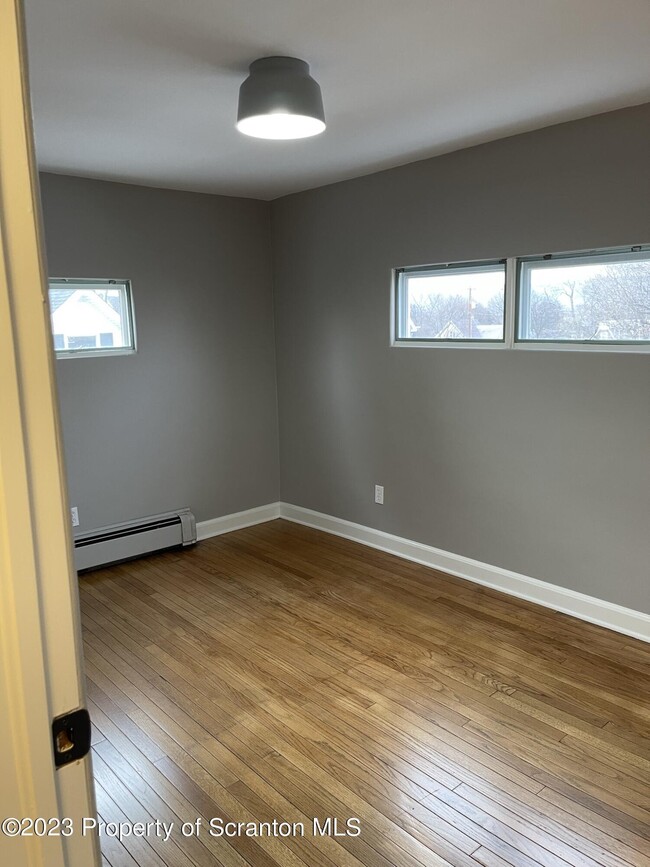 Building Photo - 305 E Drinker St