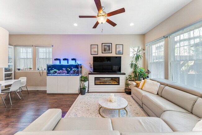 Building Photo - 9325 E 58th Dr