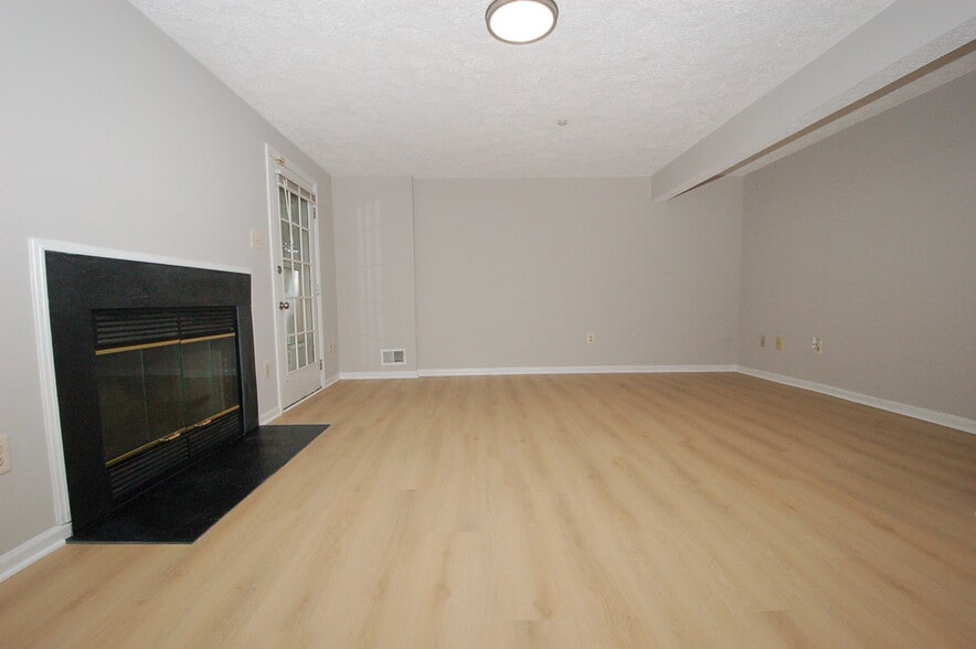 Basement family room -- 4 - 8916 Pembrook Woods