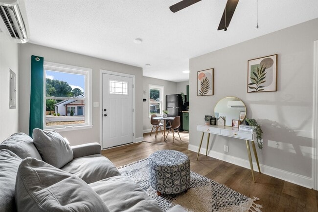 Building Photo - 515 9th St