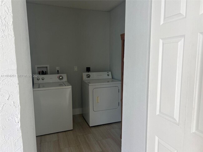 Building Photo - 26121 SW 130th Ave