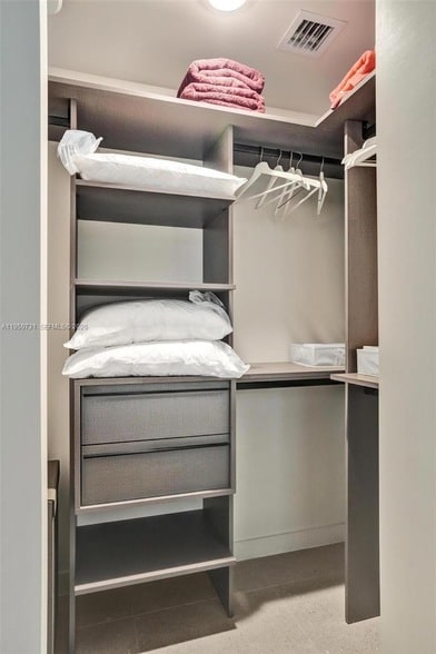 Building Photo - 11 NE 6th St