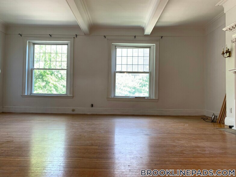 Building Photo - 1726 Beacon St