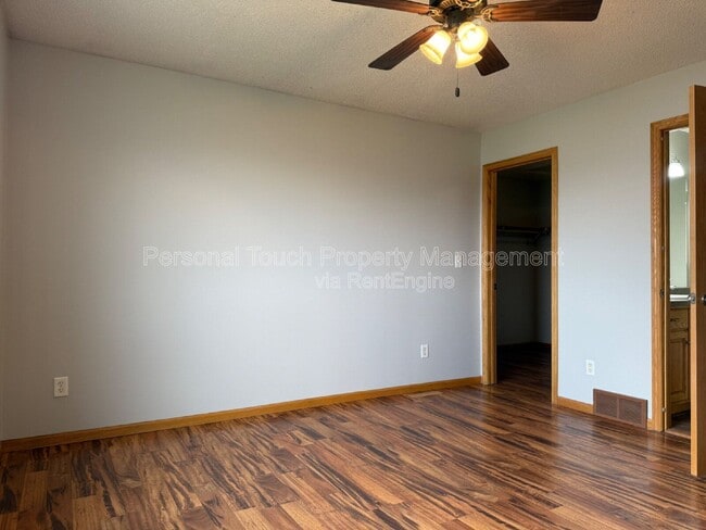 Building Photo - 1143 39th Ave S